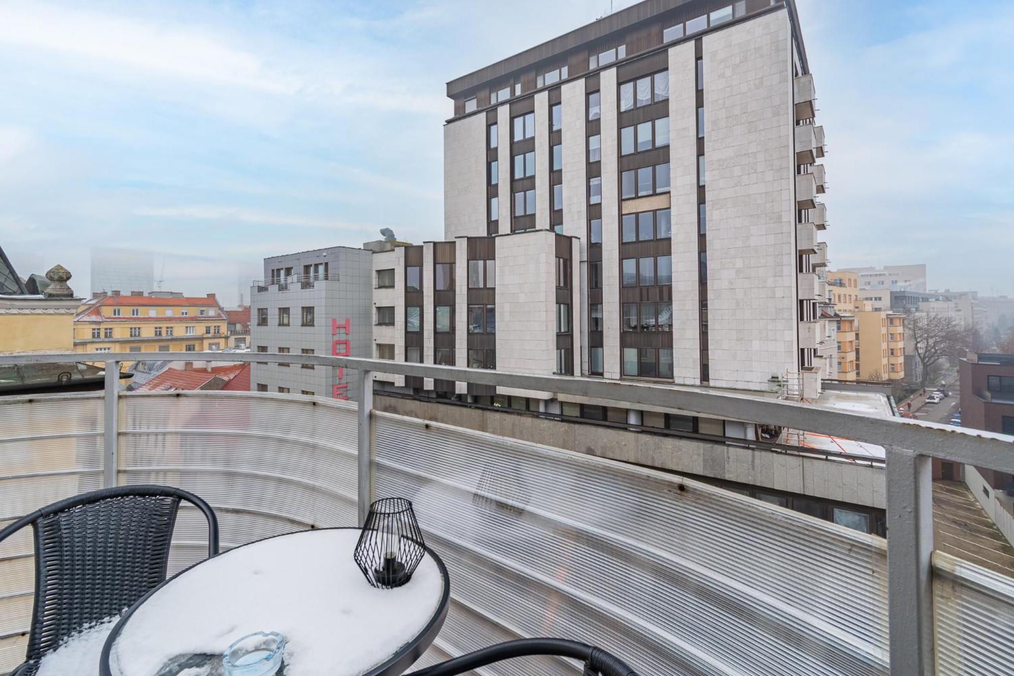Natural-Style Apartment In The Centre Of Братислава Екстер'єр фото