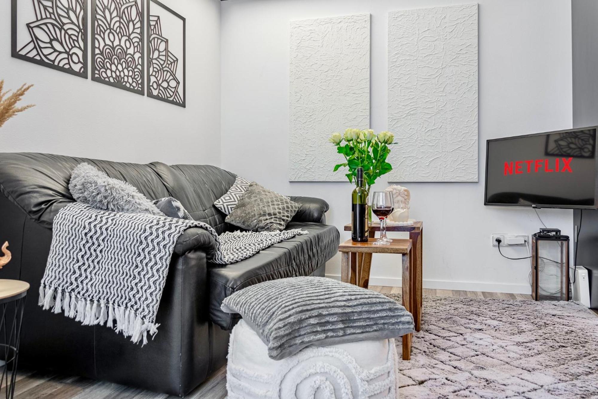 Natural-Style Apartment In The Centre Of Братислава Екстер'єр фото