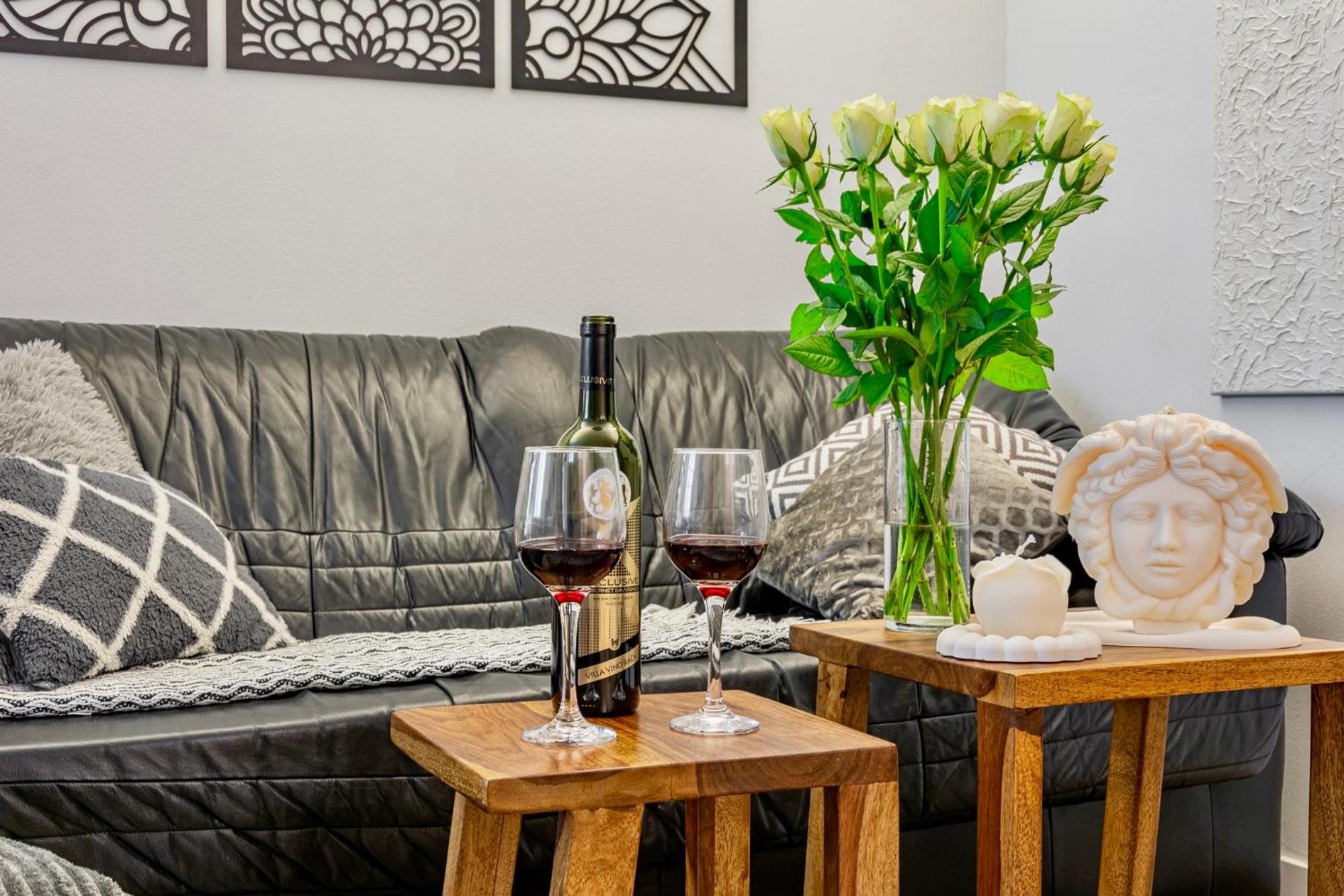 Natural-Style Apartment In The Centre Of Братислава Екстер'єр фото